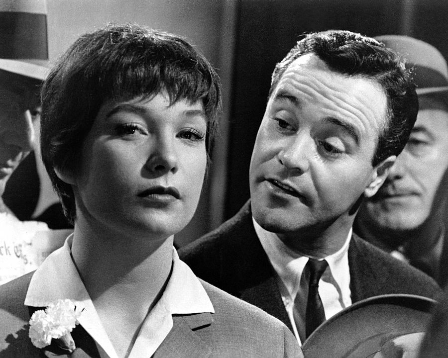 Shirley Maclaine (Fran Kubelik) y Jack Lemmon (C.C.Baxter)