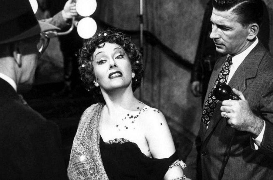 Gloria Swanson interpreta a Norma Desmond