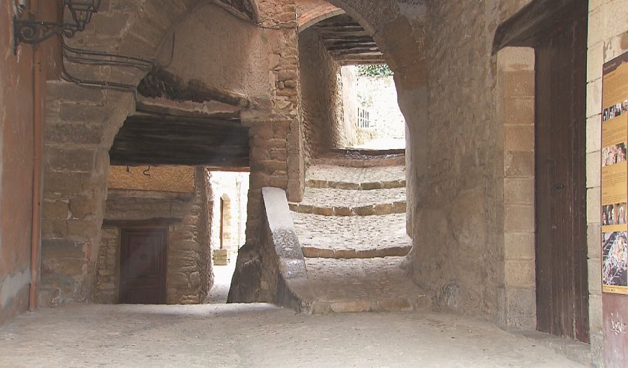 Calles techadas del barrio antiguo de Àger
