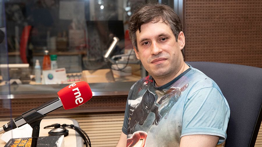 El divulgador Álex Riveiro en RNE