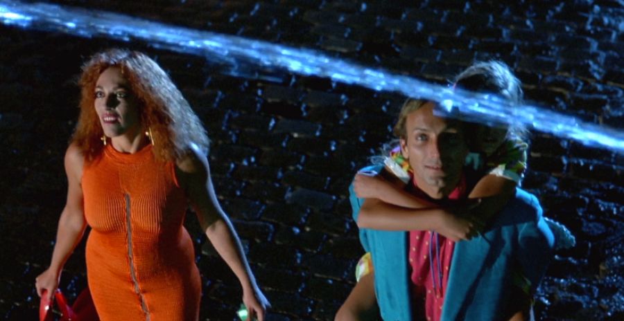 Escena de la manguera con Carmen Maura en 'La ley del deseo' (1987)