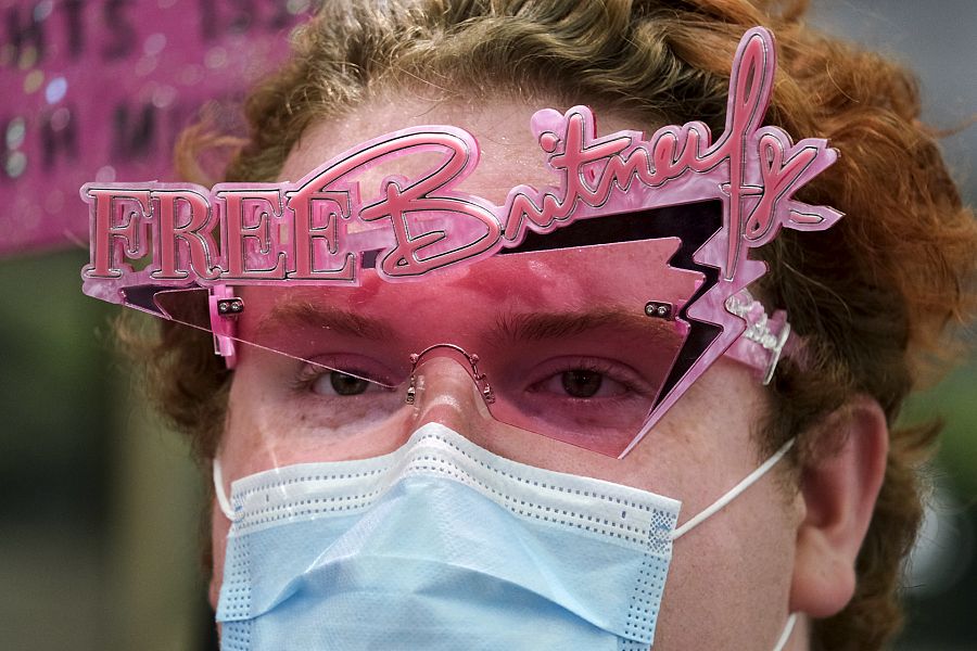 FANS DE BRITNEY SPEARS APOYAN A LA CANTANTE ANTES DEL JUICIO CONTRA SU PADRE