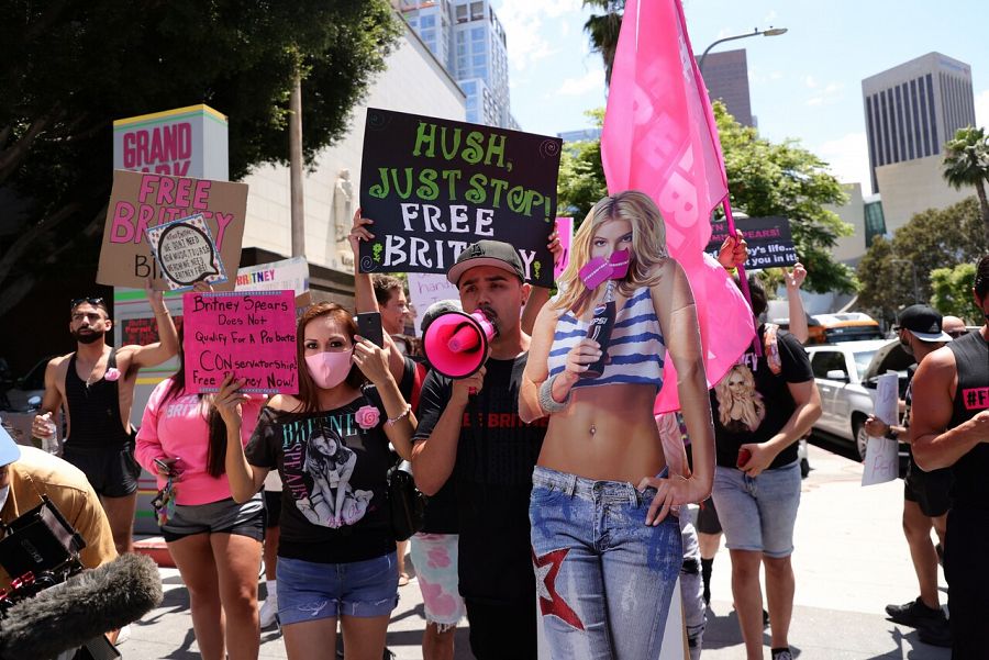 Manifesantes apoyan en las calles a Britney Spears