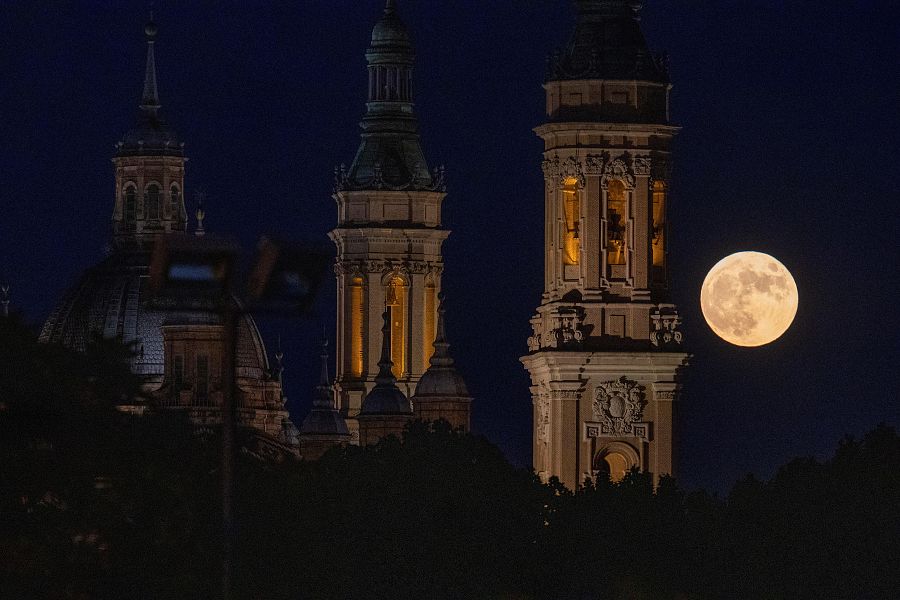 LUNA LLENA SOBRE ZARAGOZA