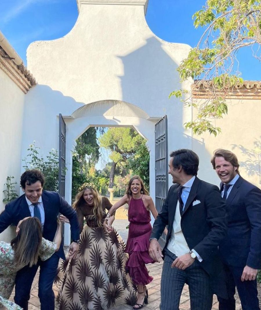 Tamara Falcó, la invitada perfecta en la boda de Teresa Bergel y Nicolás Barral