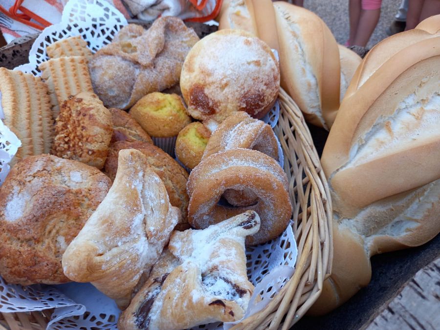 Panes y dulces típicos de Carmonita, en Badajoz