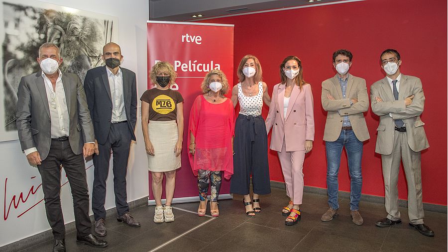 jurado del concurso con representantes de RTVE