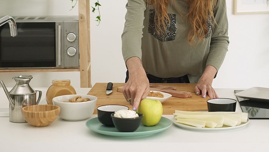 María Resuelve con María Castro - Crema de cacahuete - Snack de manzana y apio