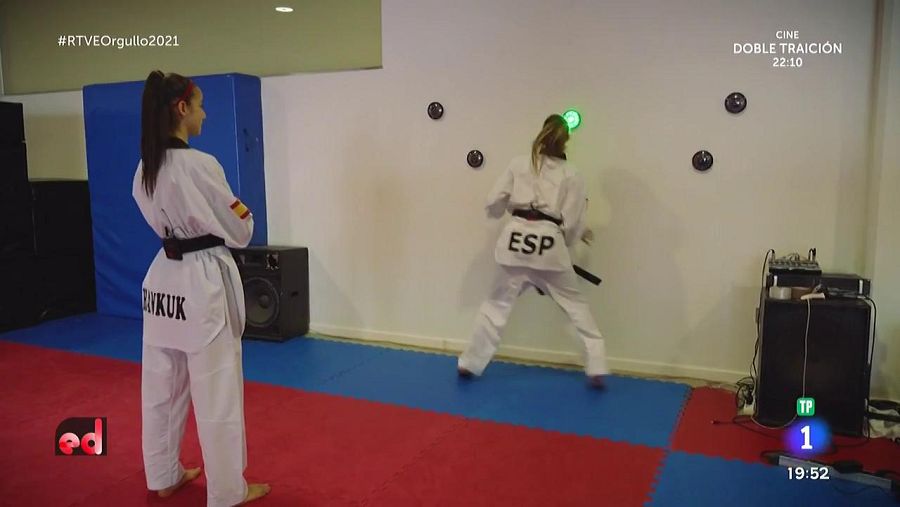 Entrenamiento con luces en el gimnasio