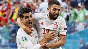 Morata y Jordi Alba celebran el 0-1 de España ante Suiza.