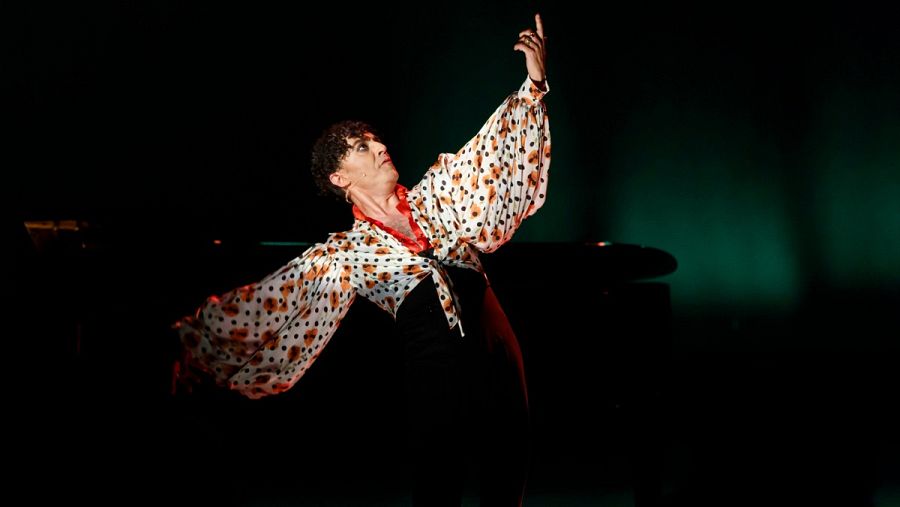 Ángel Ruiz interpretando a Miguel de Molina