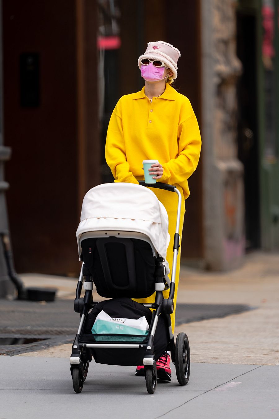 Gigi Hadid con su hija Khai en Nueva York
