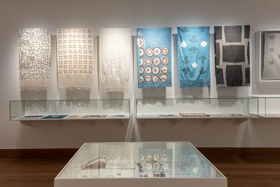 Textiles (Francisco Toledo, Toledo ve, Casa de México, Madrid)