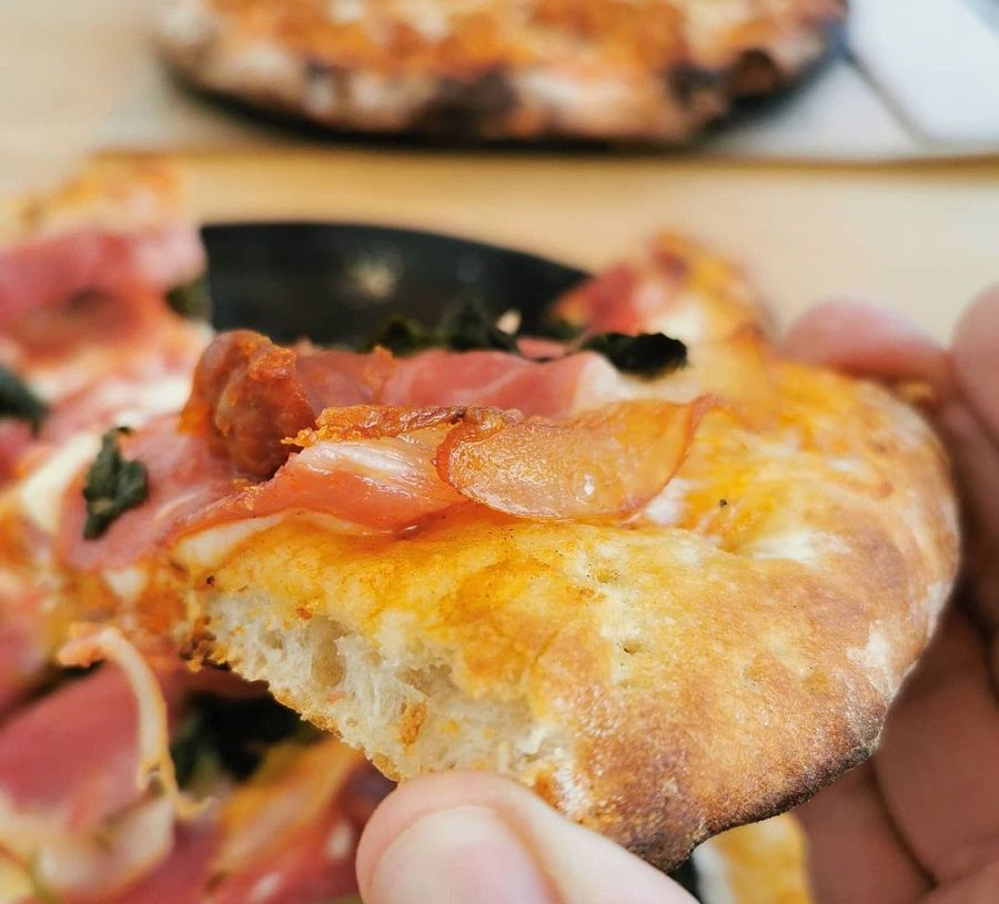 Texturas de la pizza de lacón con grelos 4, panadería Rozas, Cospeito