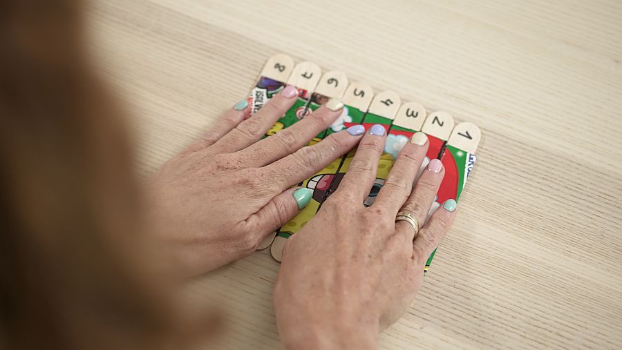 María Resuelve con María Castro - DIY juegos - Puzle con palos de polo