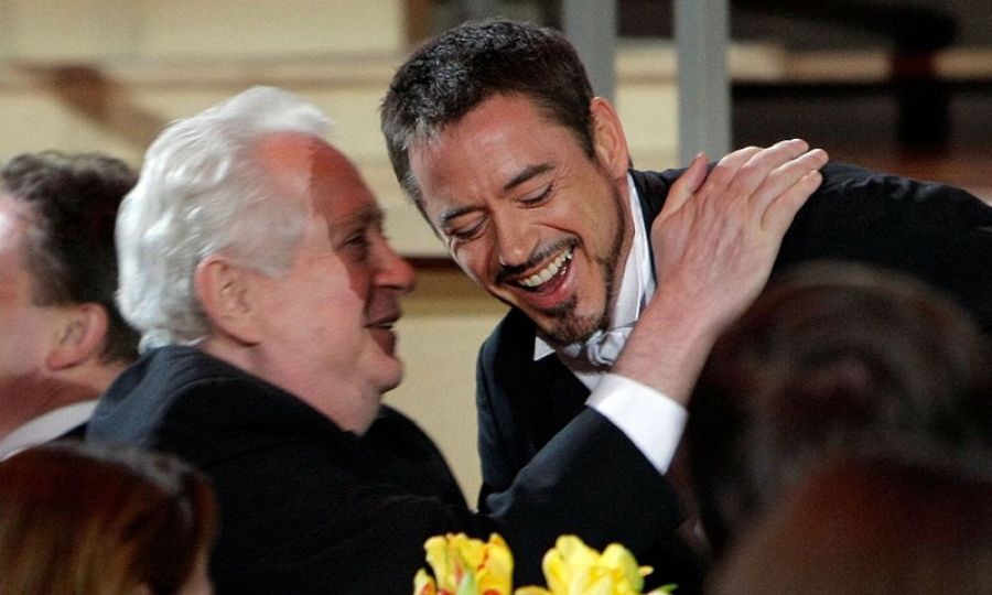 El cineasta Robert Downey Sr. junto a su hijo, Robert Downey Jr.