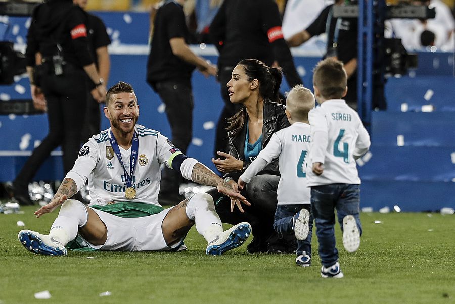 Pilar Rubio y Sergio Ramos junto a sus hijos