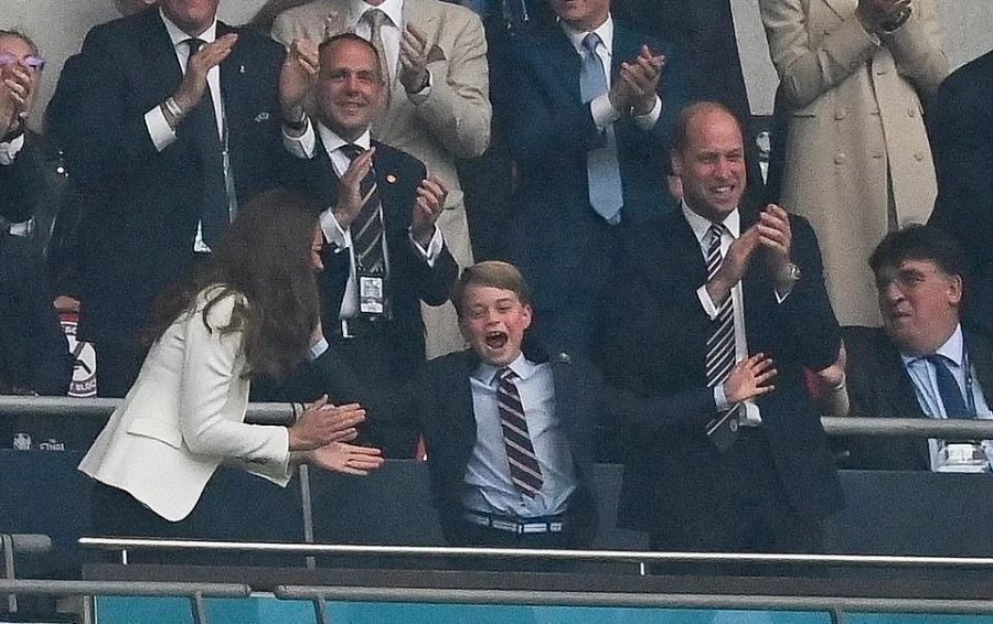 El príncipe George, un aficionado más en Wembley