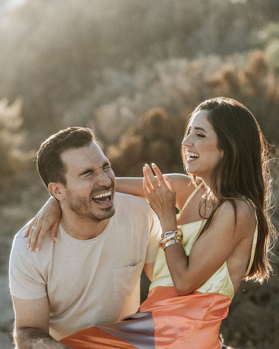 El escritor Javier Castillo junto a Verónica Díaz