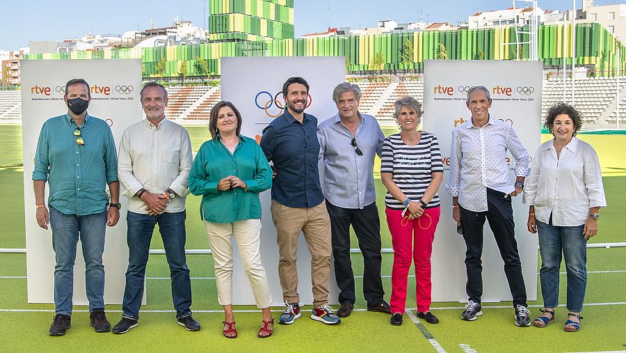  Paco Grande, Nacho Calvo, Julia Luna, Paco Caro, Javi López, Paloma del Río, Carlos de Andrés, y Elena Jiménez.