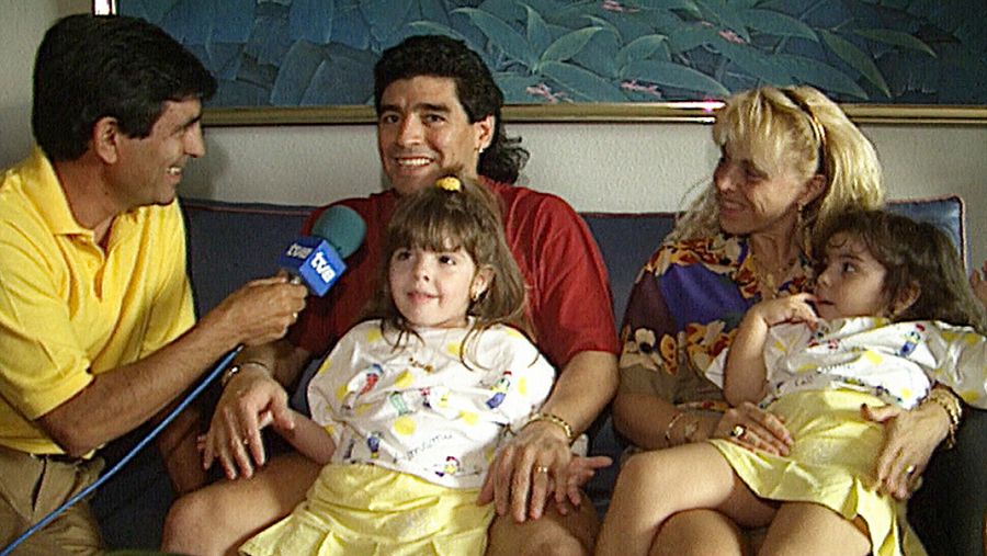 Maradona, con su familia