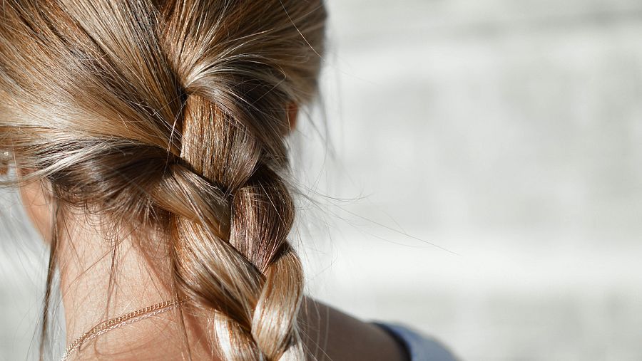 Las trenzas son un peinado perfecto y cómodo para domar el cabello y disimular el encrespamiento
