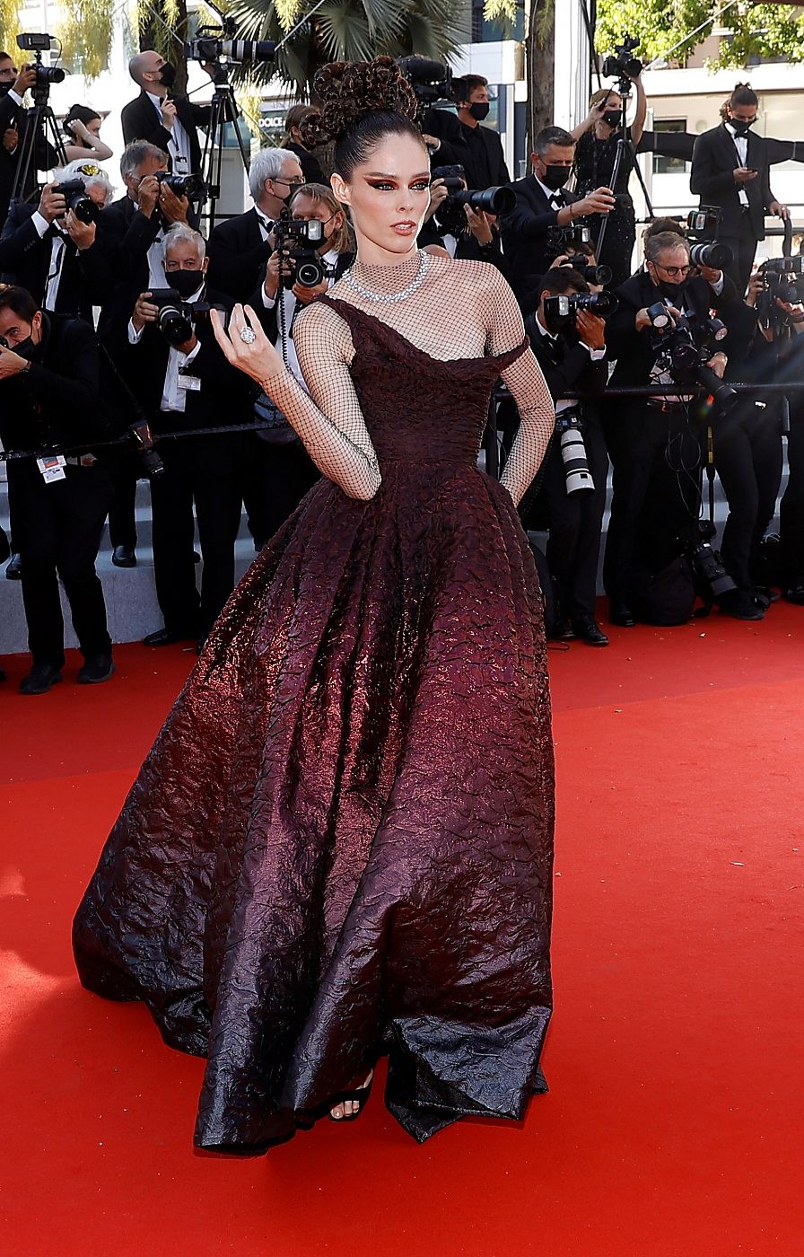 Coco Rocha posa en la premiere de 'Aline' en Cannes 2021