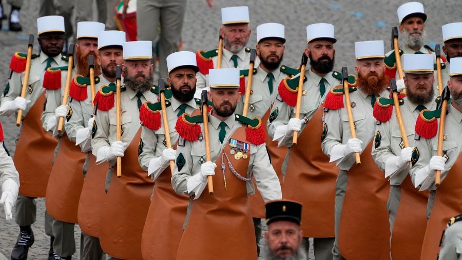 Soldados de la Legión Extranjera Francesa en el desfile por los Campos Elíseos, durante el Día Nacional de Francia, en París, 14 de julio 2021