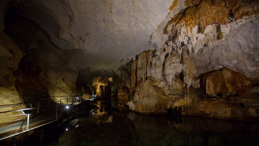 Interior de la Grotta del Bue Marino