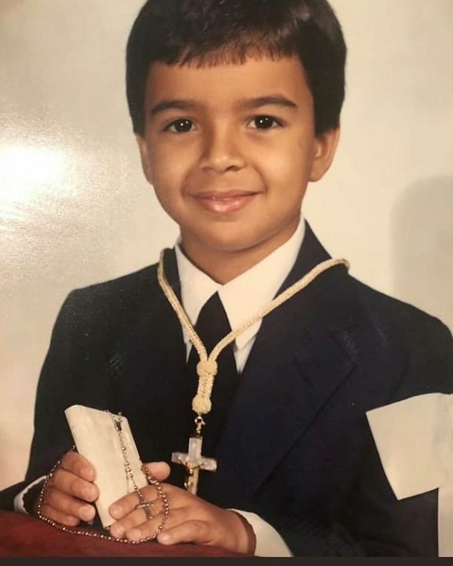 El artista Luis Fonsi cuando era niño