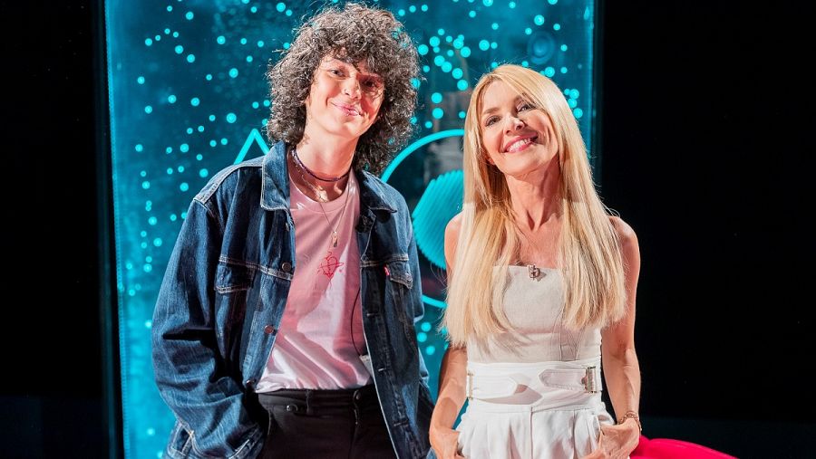 Alice Wonder y Cayetana Guillen Cuervo en 'Atención Obras'