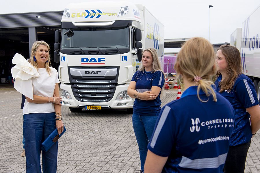 Máxima de Holanda en una visita de trabajo al sector de Transportes