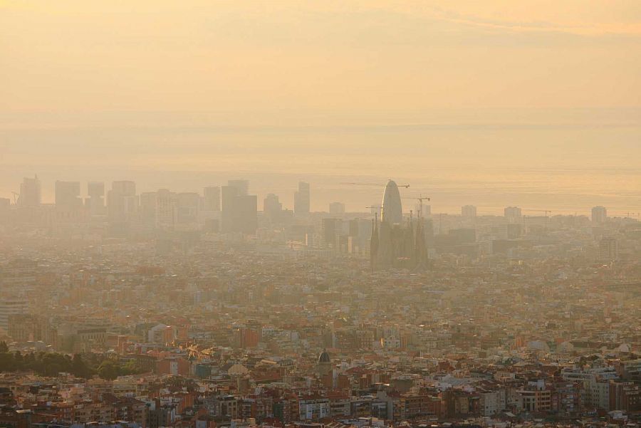 Els nivells de contaminació de l'aire de Barcelona estan estretament vinculats al trànsit motoritzat