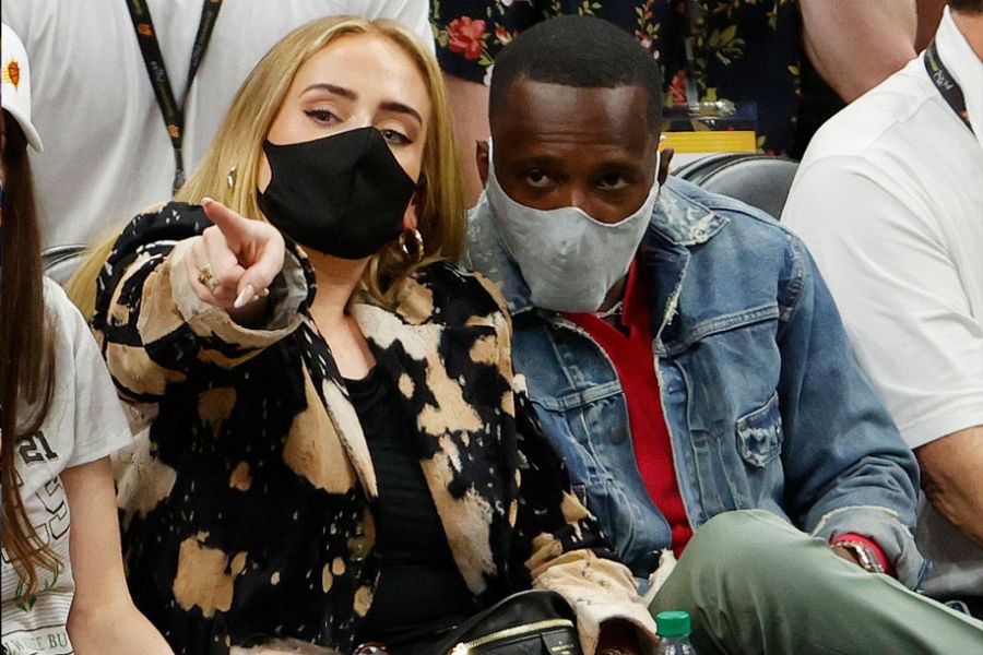 Adele y Rich Paul en un partido de la NBA