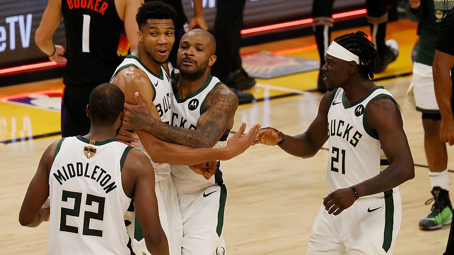 El 'Big three' formado por Antetokounmpo, Middleton y Holiday con el gran defensor Tucker