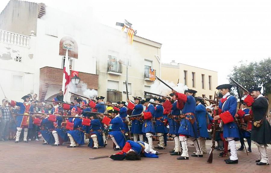 Un momento de la recreación histórica de los miqueletes en Olesa de Montserrat, en la fiesta que se celebra cada año