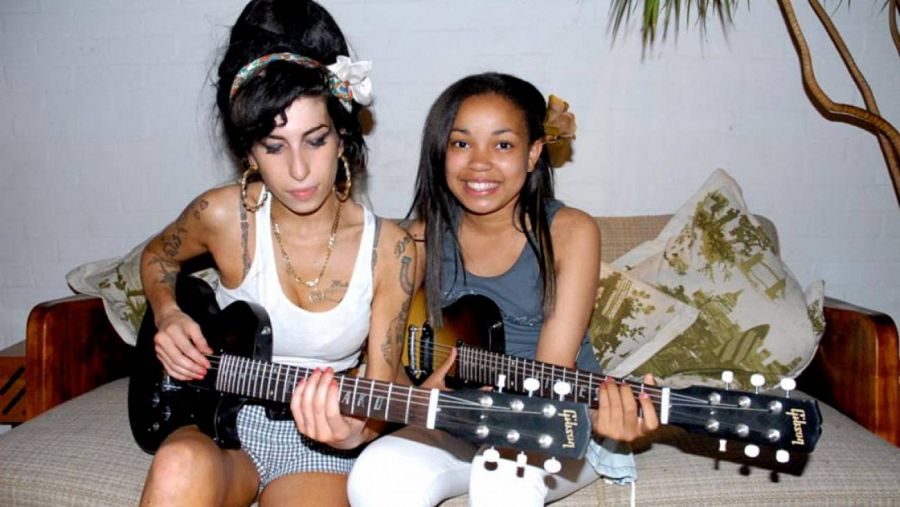Amy Winehouse y su ahijada