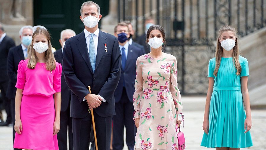 La princesa Leonor, el rey Felipe VI, la reina Letizia y la infanta Sofía al final de la ceremonia del Día de Santiago Apóstol en la Catedral de Santiago de Compostela