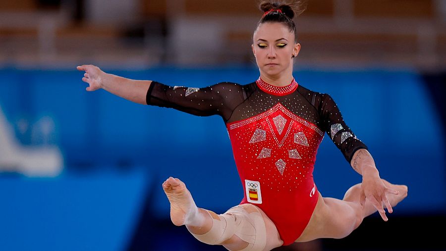 La española Roxana Popa durante su ejercicio de suelo en Tokyo 2020