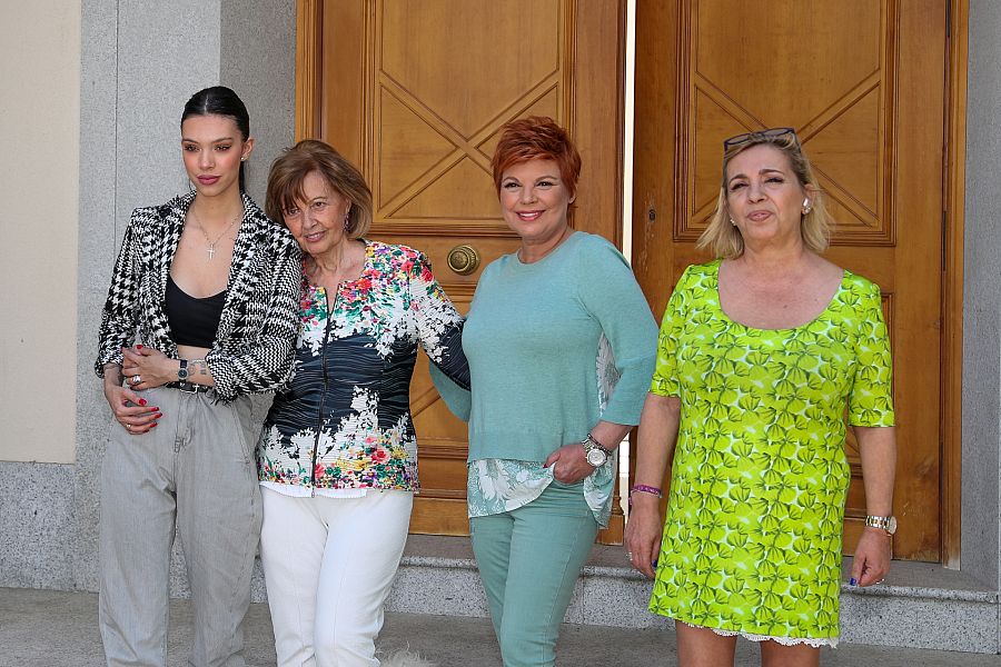 María Teresa Campos junto a sus hijas, Terelu Campos y Carmen Borrego, y su nieta, Alejandra Rubio