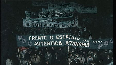 Manifestación nocturna contra o Estatuto da UCD