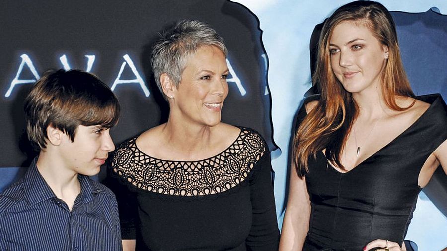 La actriz Jamie Lee Curtis junto a sus hijos