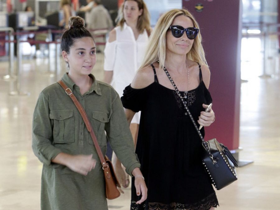 Paula Cabanas junto a su madre, Marta Sánchez