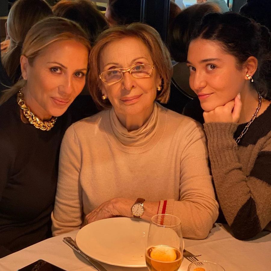 Marta Sánchez, su madre y su hija