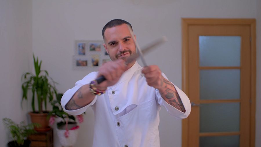 Joan, xef d'un restaurant busca que l'enamorin per l'estómac