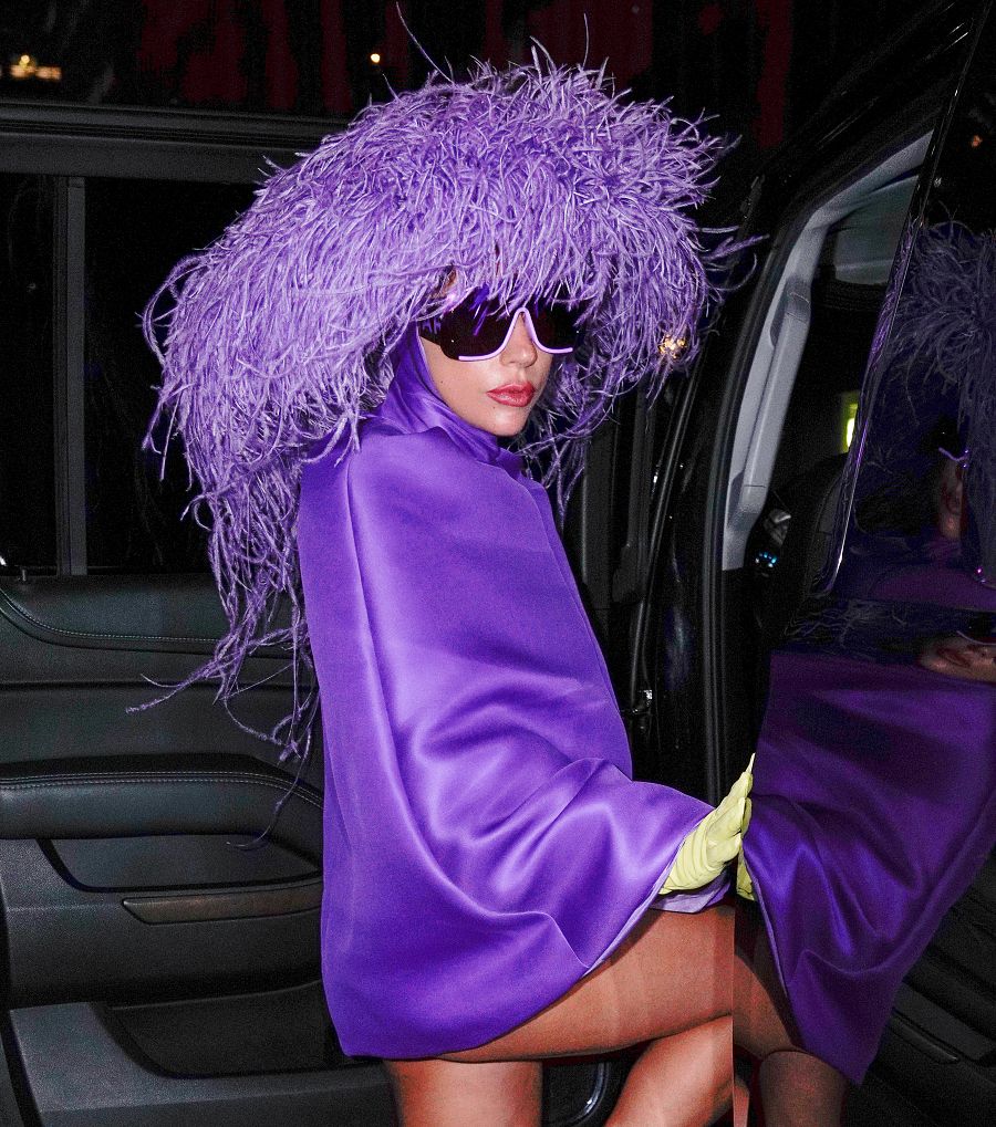 Lady Gaga de Valentino saliendo del Radio City Music Hall en Nueva York