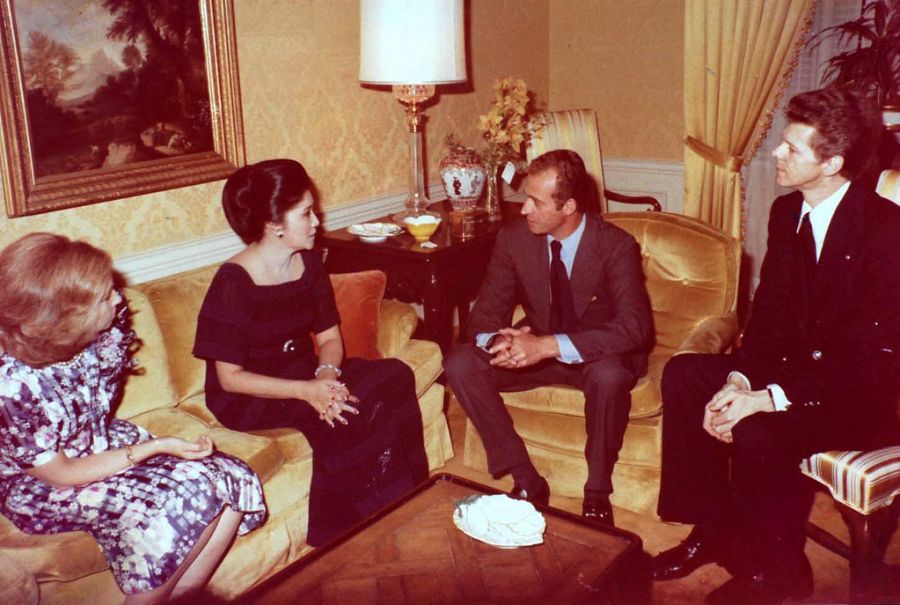 Imelda Marcos con Juan Carlos I y Sofia