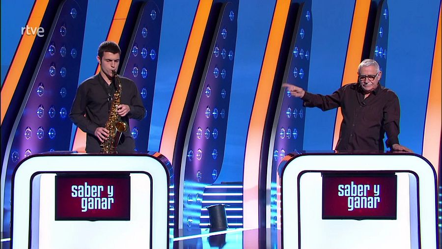 Juanjo cardenal escuchando su musica