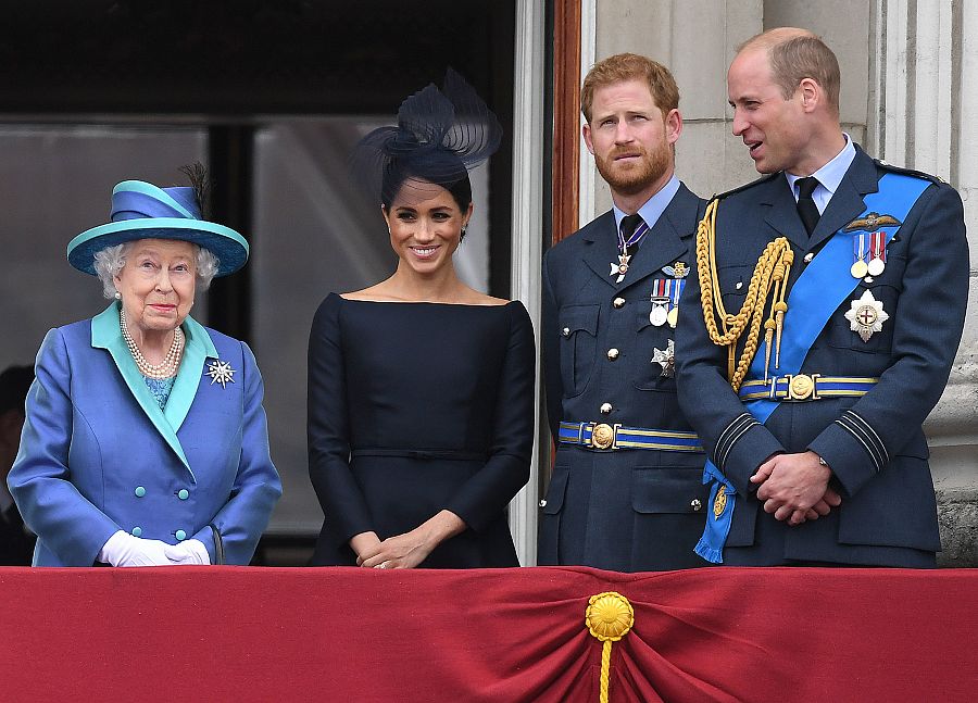 La reina Isabel II, Meghan Markle, el príncipe Harry y el príncipe Guillermo