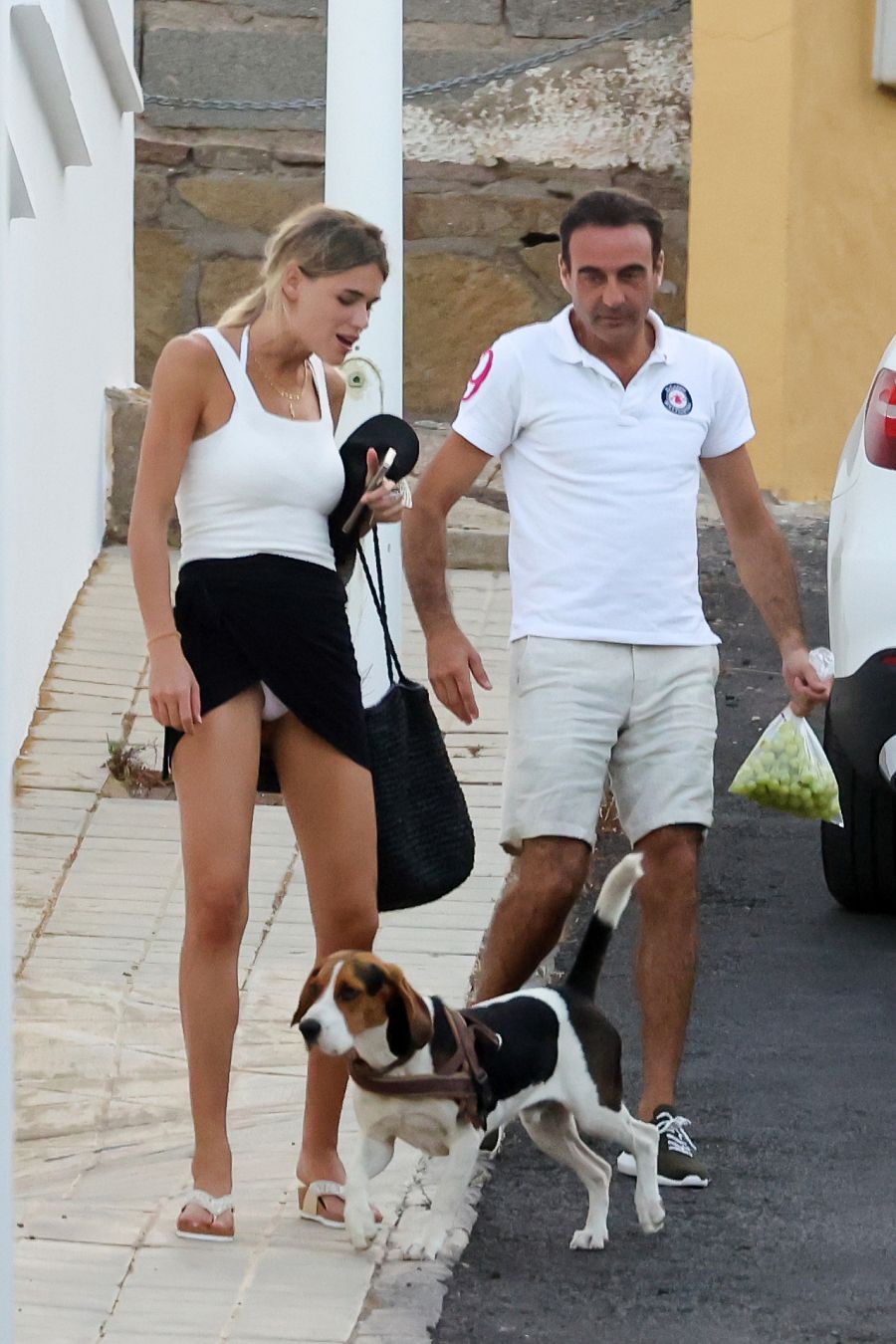 Enrique Ponce y Ana Soria pasean con su mascota, Ney